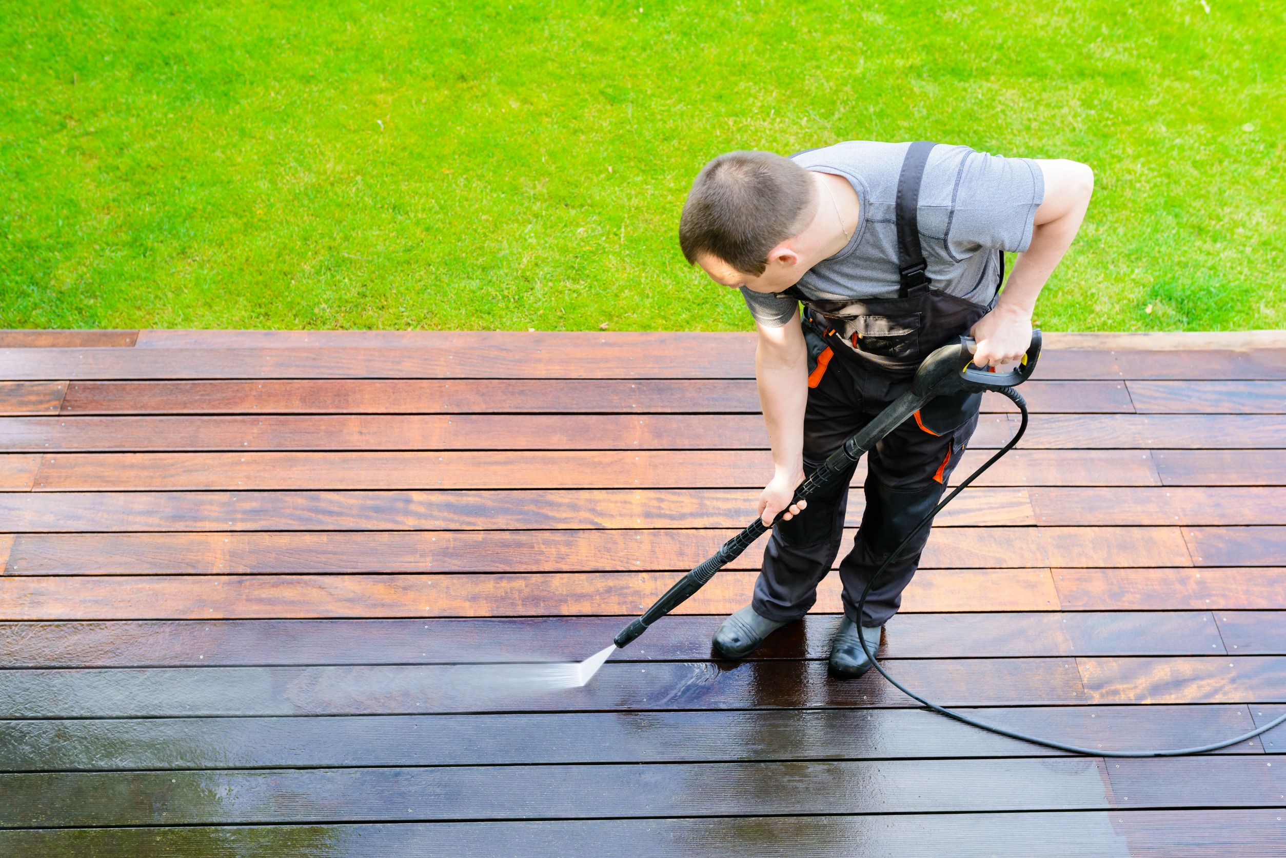 Six Hidden Dangers of DIY Pressure Washing